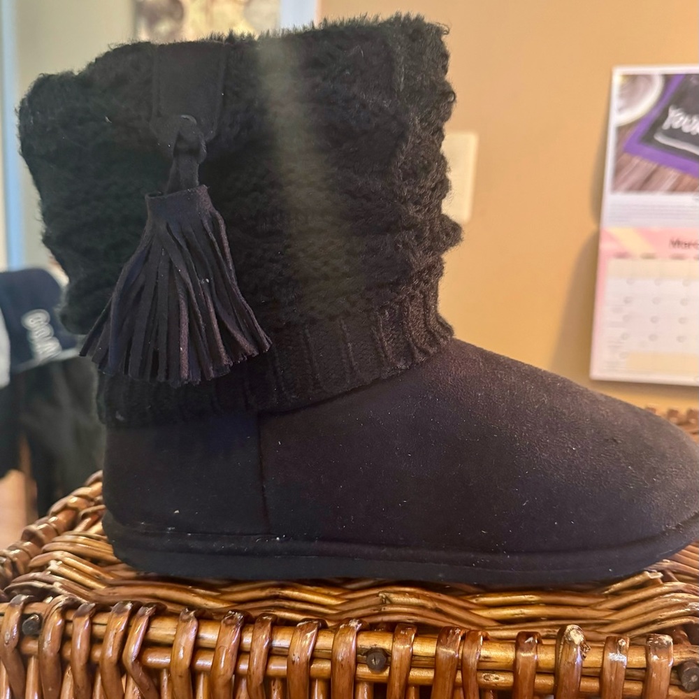 Hot Tomato 10M Black Boots